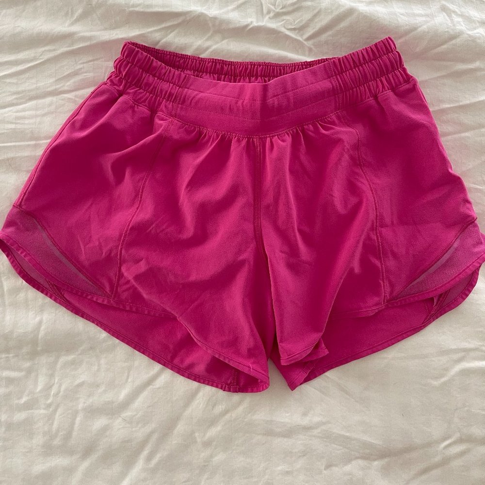 Lululemon Hotty Hot Low-Rise Lined Short 4", Sonic Pink Size 6 Tall